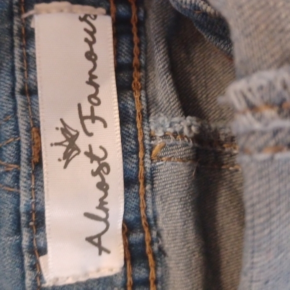Almost famous Overall jeanshorts.Size 11. Great used condition,  no flaws. - Picture 10 of 12